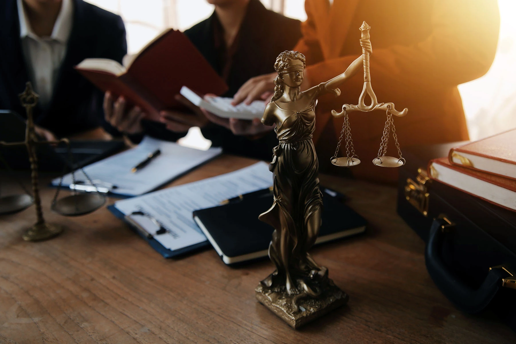 Socios y abogados especialistas de Román & Vélez